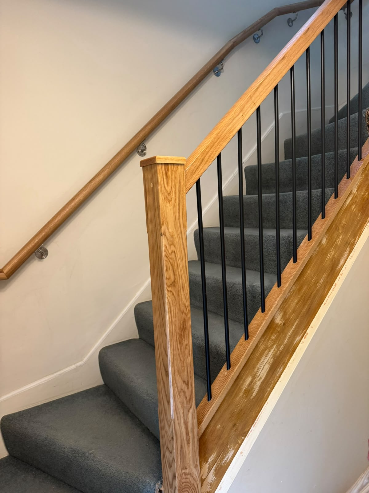 Made-to-measure hardwood balustrade designed for a modern residential interior